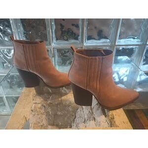 Beautiful! Qupid Beige Pointed Toe Ankle Boots 4" Heels Size 10 US Nice